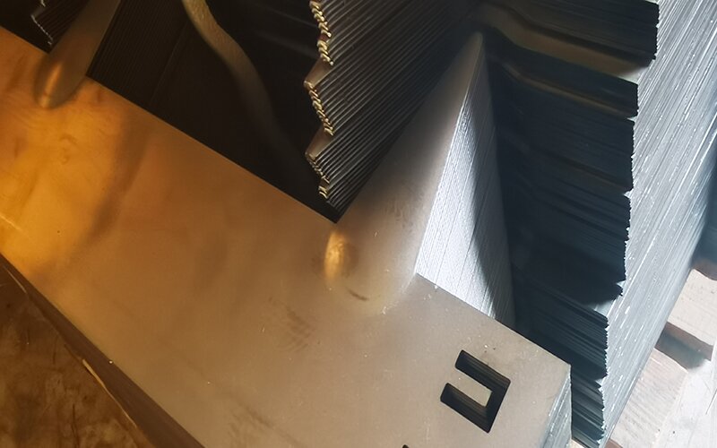 Pre-weathered steel edging